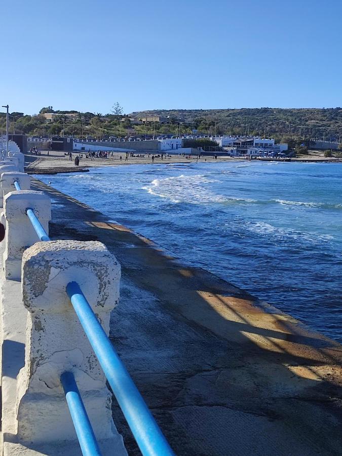 Beachfront With Seaviews Apartment No56 Award Winner Unbeatable Location For Closeness To The Sea Ideal For Guests Looking For Winter Spring And Autumn Breaks In Sunny Malta Also Ideal For Coastal Hikers Mellieħa Esterno foto
