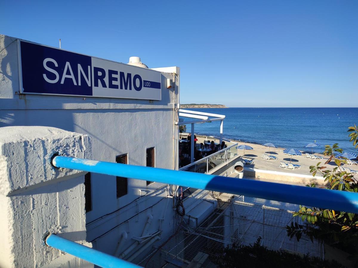 Beachfront With Seaviews Apartment No56 Award Winner Unbeatable Location For Closeness To The Sea Ideal For Guests Looking For Winter Spring And Autumn Breaks In Sunny Malta Also Ideal For Coastal Hikers Mellieħa Esterno foto
