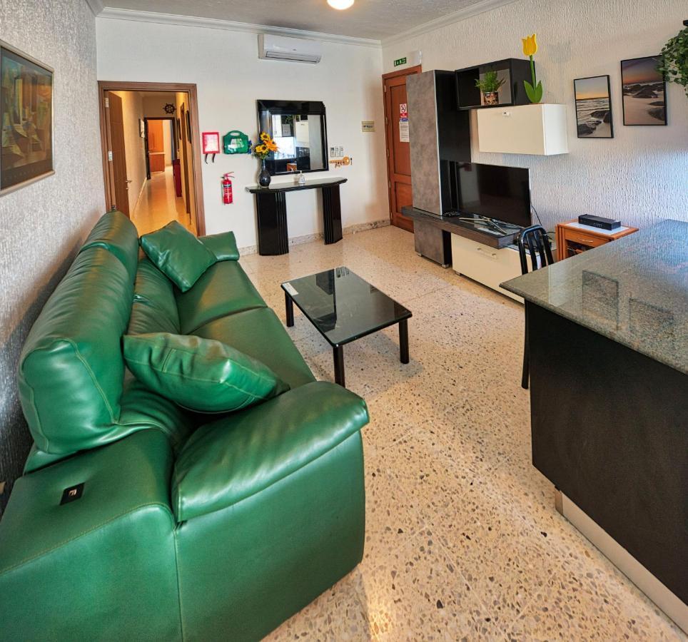 Beachfront With Seaviews Apartment No56 Award Winner Unbeatable Location For Closeness To The Sea Ideal For Guests Looking For Winter Spring And Autumn Breaks In Sunny Malta Also Ideal For Coastal Hikers Mellieħa Esterno foto