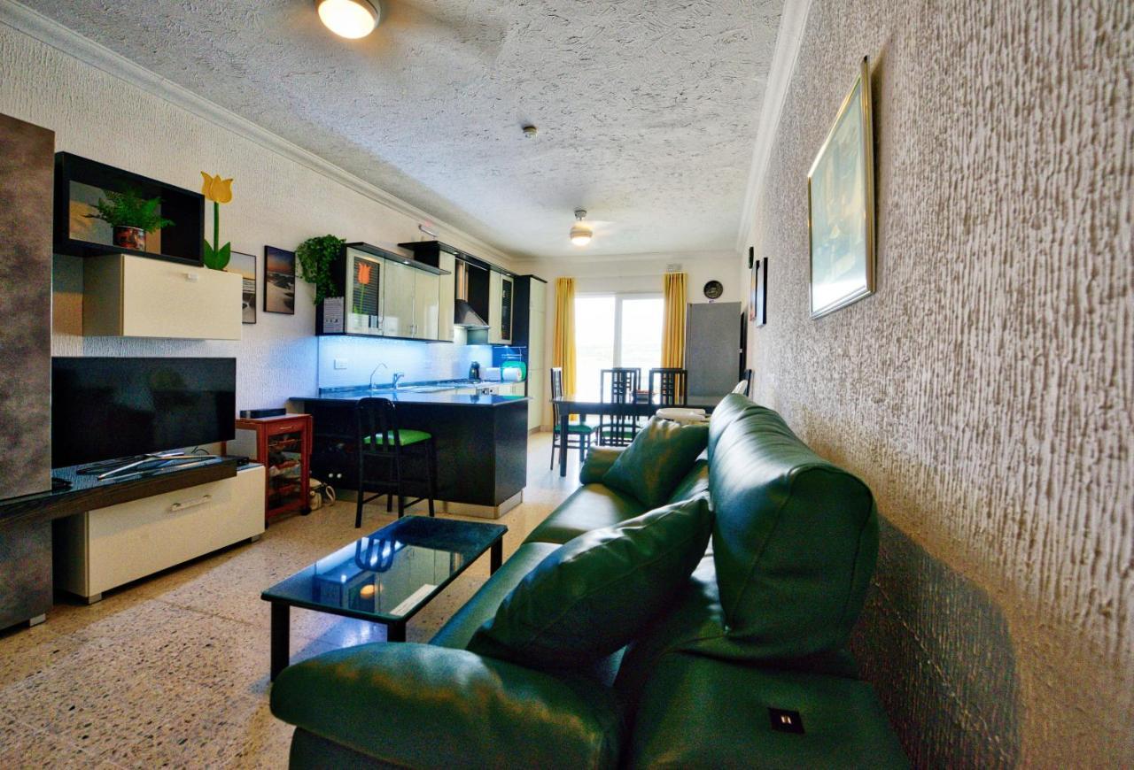 Beachfront With Seaviews Apartment No56 Award Winner Unbeatable Location For Closeness To The Sea Ideal For Guests Looking For Winter Spring And Autumn Breaks In Sunny Malta Also Ideal For Coastal Hikers Mellieħa Esterno foto