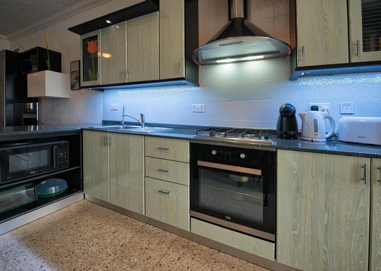 Beachfront With Seaviews Apartment No56 Award Winner Unbeatable Location For Closeness To The Sea Ideal For Guests Looking For Winter Spring And Autumn Breaks In Sunny Malta Also Ideal For Coastal Hikers Mellieħa Esterno foto