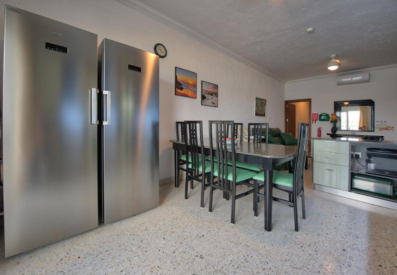 Beachfront With Seaviews Apartment No56 Award Winner Unbeatable Location For Closeness To The Sea Ideal For Guests Looking For Winter Spring And Autumn Breaks In Sunny Malta Also Ideal For Coastal Hikers Mellieħa Esterno foto