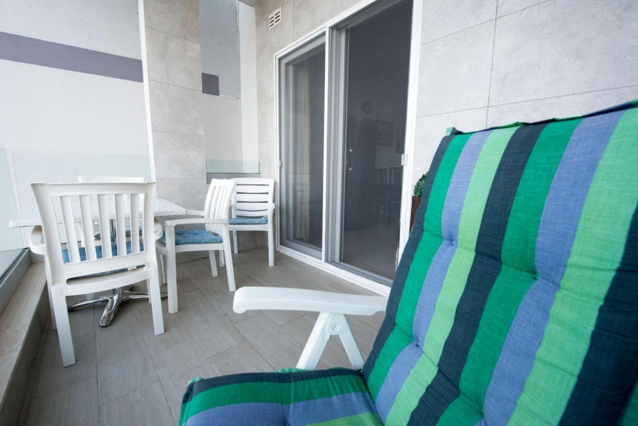 Beachfront With Seaviews Apartment No56 Award Winner Unbeatable Location For Closeness To The Sea Ideal For Guests Looking For Winter Spring And Autumn Breaks In Sunny Malta Also Ideal For Coastal Hikers Mellieħa Esterno foto