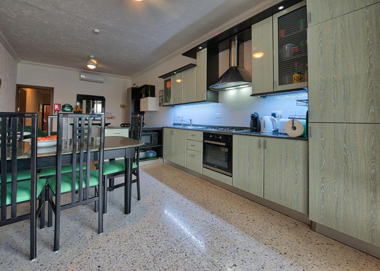 Beachfront With Seaviews Apartment No56 Award Winner Unbeatable Location For Closeness To The Sea Ideal For Guests Looking For Winter Spring And Autumn Breaks In Sunny Malta Also Ideal For Coastal Hikers Mellieħa Esterno foto