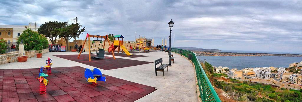 Beachfront With Seaviews Apartment No56 Award Winner Unbeatable Location For Closeness To The Sea Ideal For Guests Looking For Winter Spring And Autumn Breaks In Sunny Malta Also Ideal For Coastal Hikers Mellieħa Esterno foto