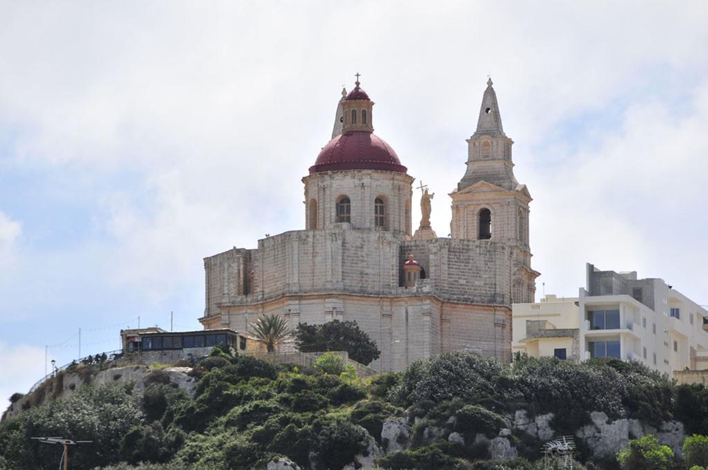 Beachfront With Seaviews Apartment No56 Award Winner Unbeatable Location For Closeness To The Sea Ideal For Guests Looking For Winter Spring And Autumn Breaks In Sunny Malta Also Ideal For Coastal Hikers Mellieħa Esterno foto